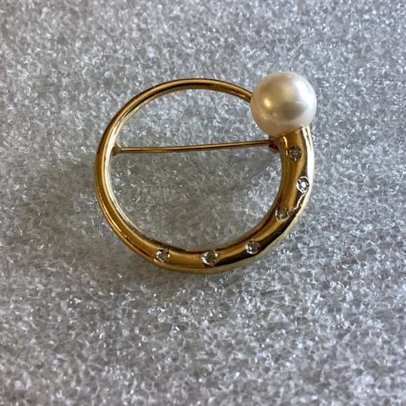 Vintage Signed 14k Gold , Diamond & Pearl Circle Pin 3.5 grams - Picture 3 of 5